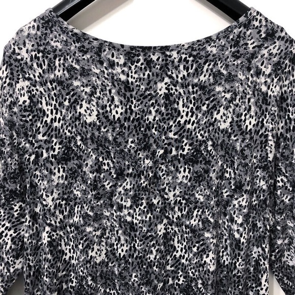 In Every Story | Black & Gray Print Top with Pleats | 1X - Picture 12 of 16